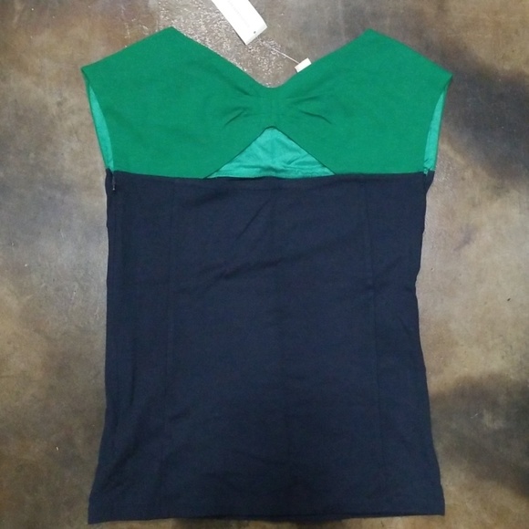 Banana Republic sleeveless shirt, size 4 NWT - Picture 2 of 4